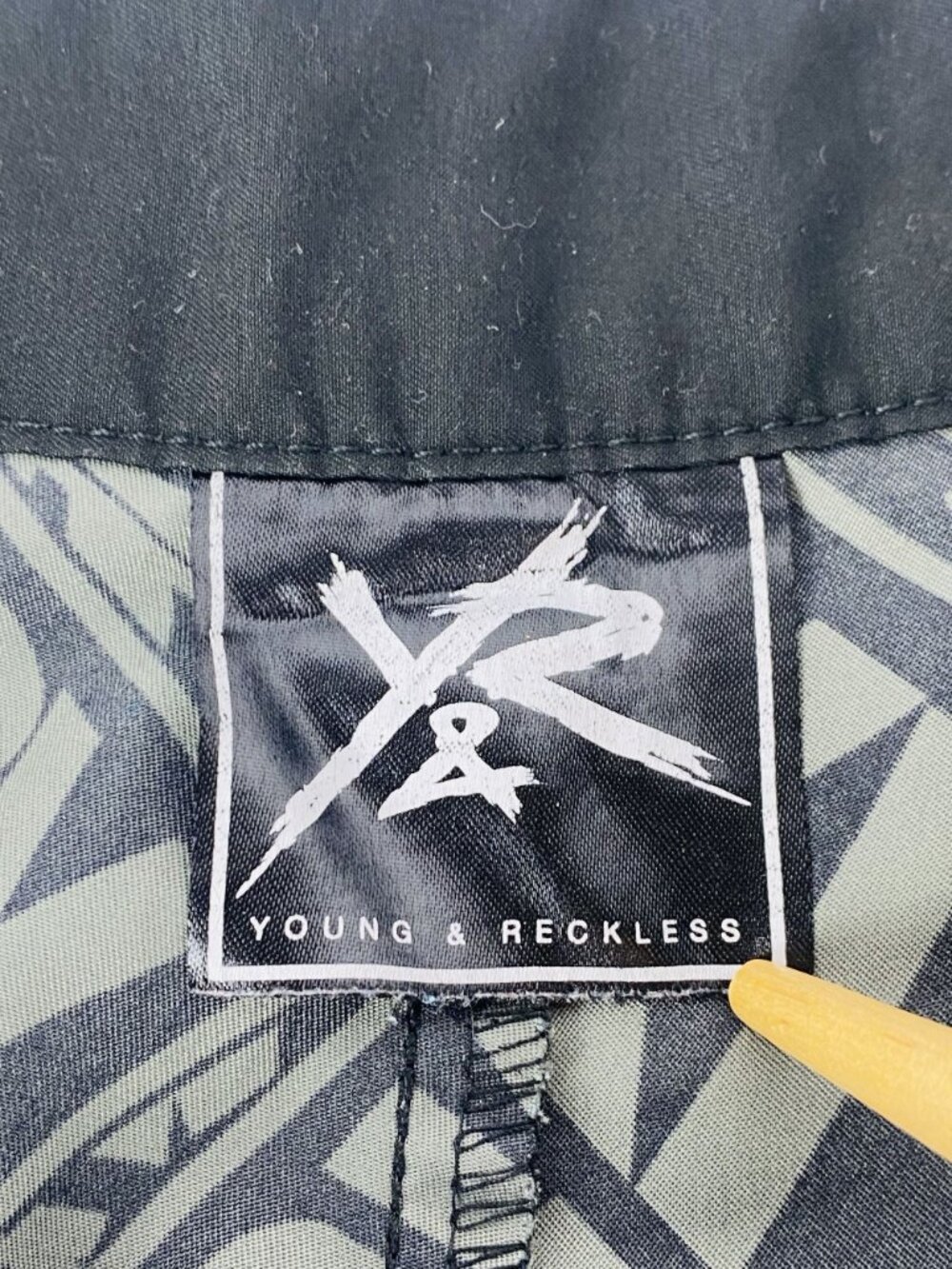 Young & Reckless Mens Board Shorts Size 32 100% Poly Black, Gray, Red - Picture 7 of 8